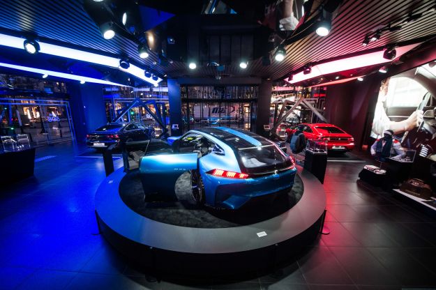 Nuova Peugeot 508: in vetrina al Peugeot Avenue di Parigi