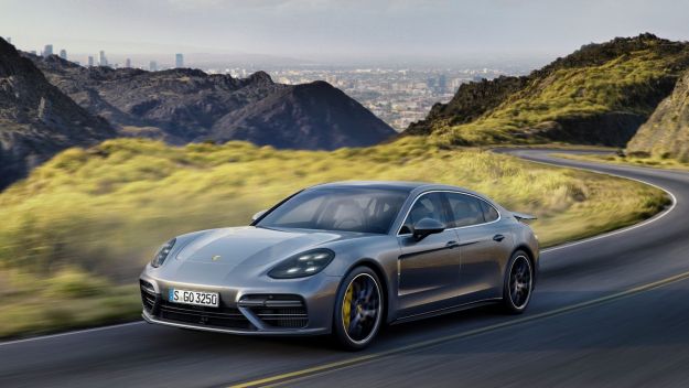 Nuova Porsche Panamera 2017 Executive: prezzo dell’allestimento top di gamma [FOTO]