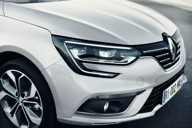 Renault Megane Grand Coupé 2017: prezzi della berlina tre volumi, largo ai bagagli [FOTO]