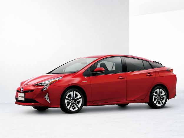 Nuova Toyota Prius 2017: prezzo, scheda tecnica e consumi, anche Plug-in [FOTO]