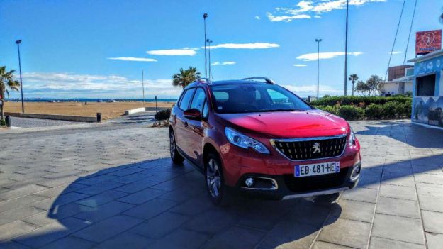 Nuova Peugeot 2008: prezzo, dimensioni e prova su strada del restyling 2017 [FOTO e VIDEO]