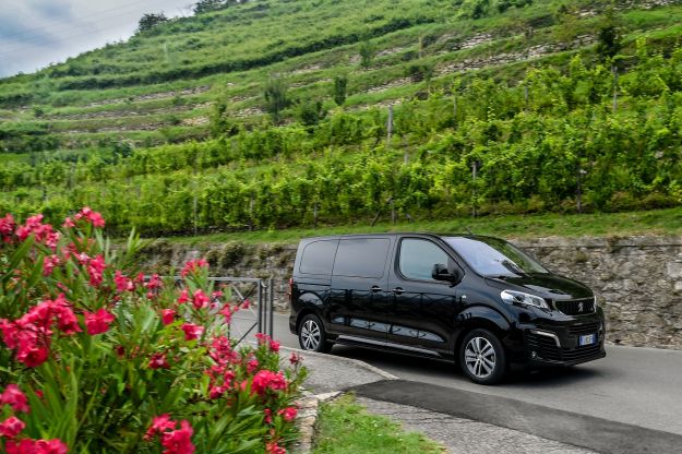 Peugeot Traveller Dangel 4×4: il 9 posti che non teme nulla