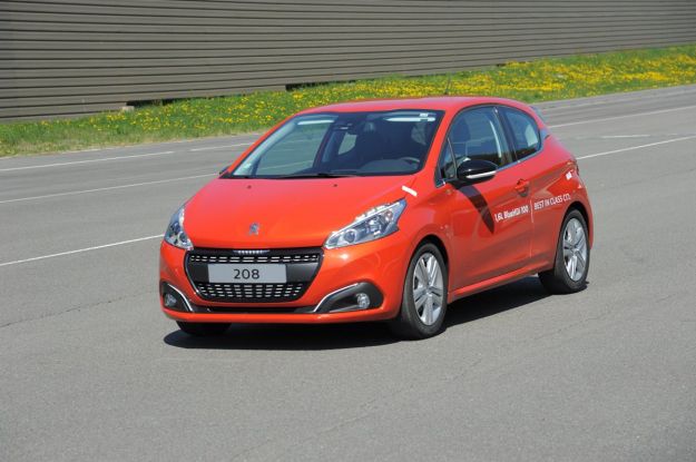 Peugeot 208 1.6 BlueHDI, record di consumo