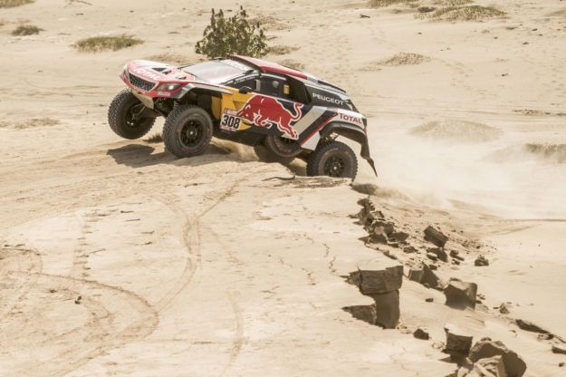 Dakar 2018: Sainz è il Re a La Paz e resta in corsa per sfidare Peterhansel nella lotta tra le Peugeot