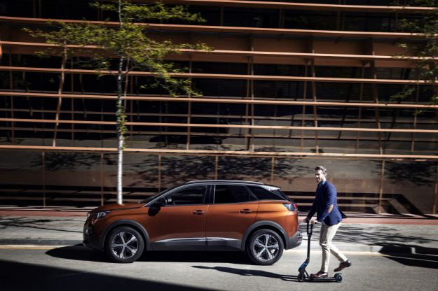 Peugeot si aggiudica due Red Dot Product Design Award: premiate la Nuova 3008 e il monopattino e-Kick