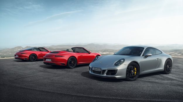 Nuova Porsche 911 GTS 2017: prezzo e prestazioni. Cabrio, Targa e 4 [FOTO]