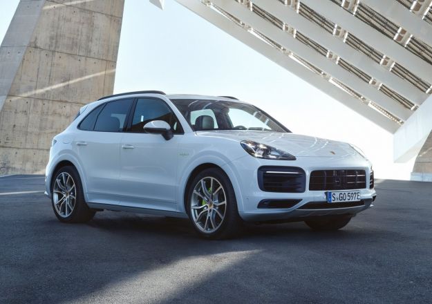 Porsche Cayenne E-Hybrid: continua la strategia ibrida del marchio tedesco
