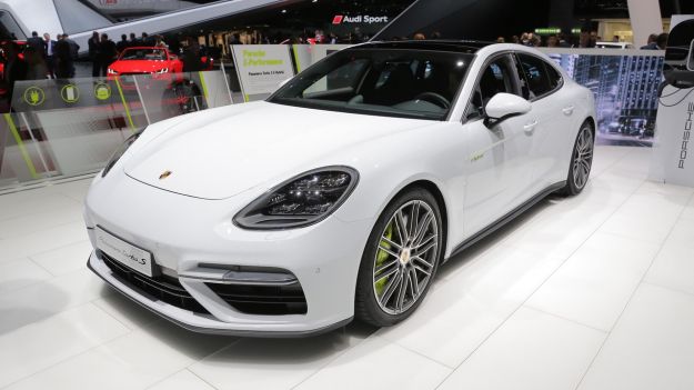 Porsche Panamera Turbo S E-Hybrid 2017: scheda tecnica, prezzo e prestazioni [FOTO]