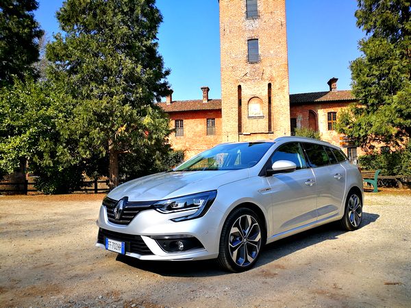 Renault Megane Sporter 2017: prezzi, prova e opinioni della versione station wagon [FOTO]
