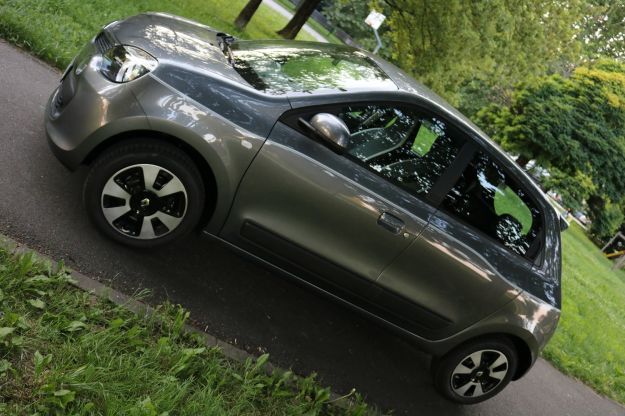Renault Twingo Lovely EDC: prova su strada, prezzo e colori [FOTO]