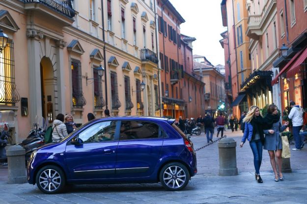Nuova Renault Twingo 2017: prezzo e scheda tecnica. Anche Lovely e GT [FOTO e VIDEO]