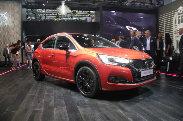 DS 4 e DS 4 Crossback: dimensioni, motori e listino prezzi [FOTO]