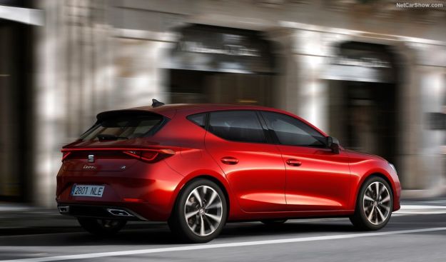 Nuova Seat Leon, via i veli alla compatta più connessa ora anche ibrida plug-in