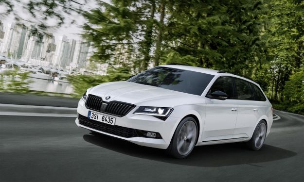 Skoda Superb wagon SportLine, prezzi e motori dell’allestimento sportivo [FOTO]