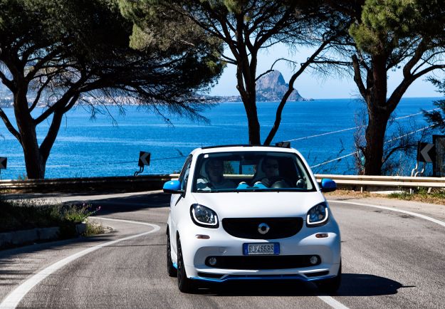 Smart fortwo Cabrio 2017: prezzo e prova su strada alla Audax 300Miglia [FOTO]