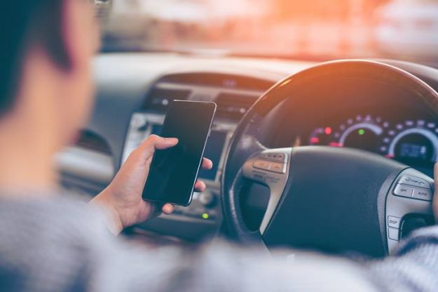 Sospensione patente guida con cellulare