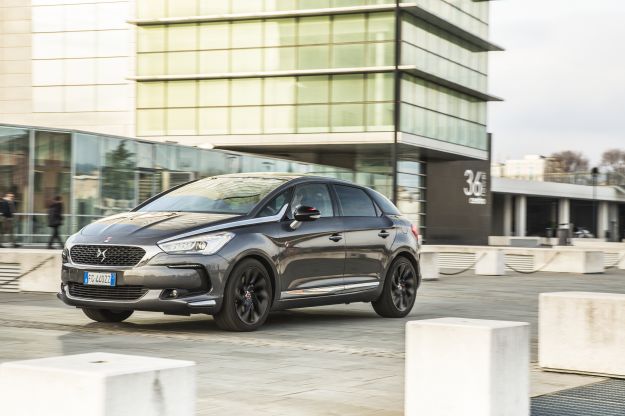 DS 5 Performance Line 2017: prova su strada, prezzo e interni [FOTO]