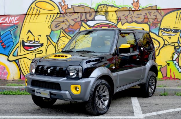 Suzuki Jimny Street, prezzo e dotazioni: esordio al Parco Valentino [FOTO]