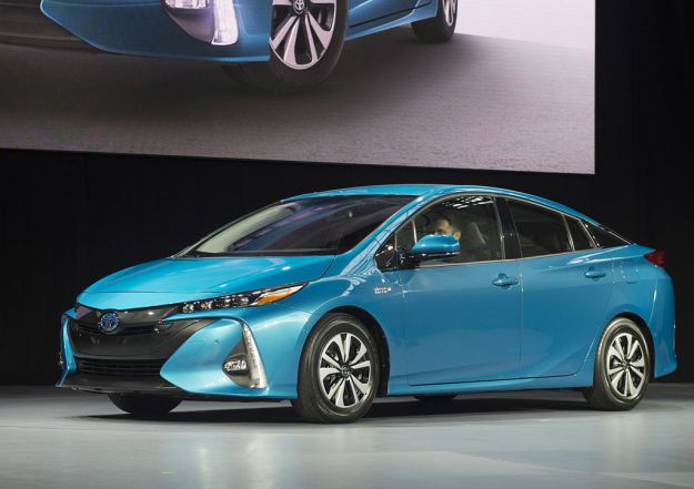 Toyota Prius Plug-in Hybrid 2017: prezzo, autonomia ed energia dal tetto [FOTO]