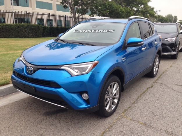 Foto spia della Toyota RAV4 2016, il facelift in versione ibrida [FOTO]