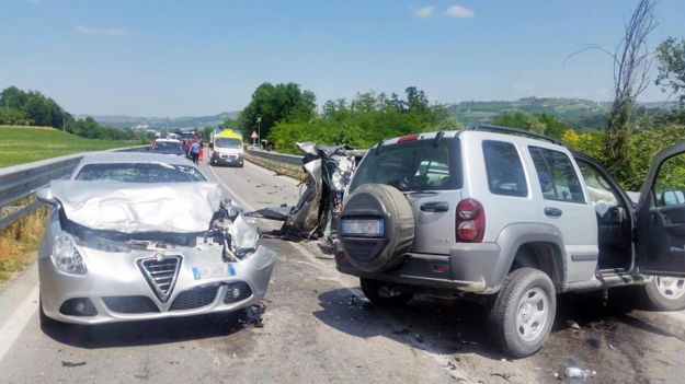 Incidenti stradali: scontro fra auto, due morti e tre feriti