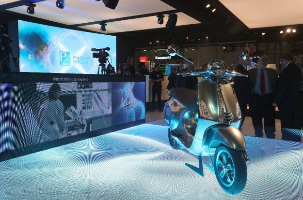 Vespa elettrica concept e 946 Red a EICMA 2016 [FOTO]