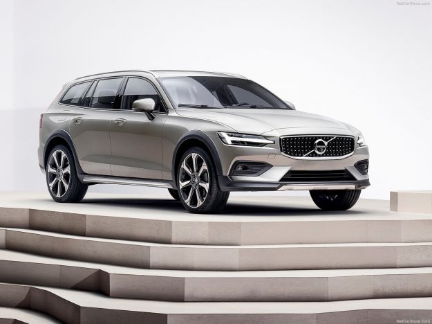 Volvo V60 Cross Country 2019: offroad in versione familiare