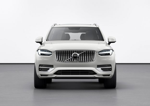 Volvo XC90 muso con nuova calandra