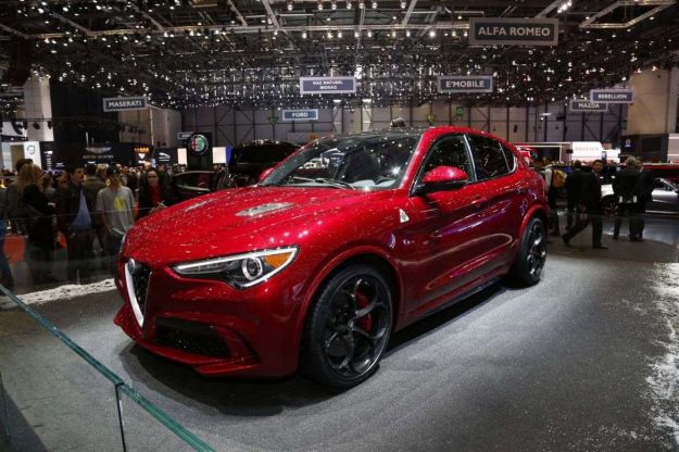 alfa romeo stelvio quadrifoglio al salone di ginevra 2017