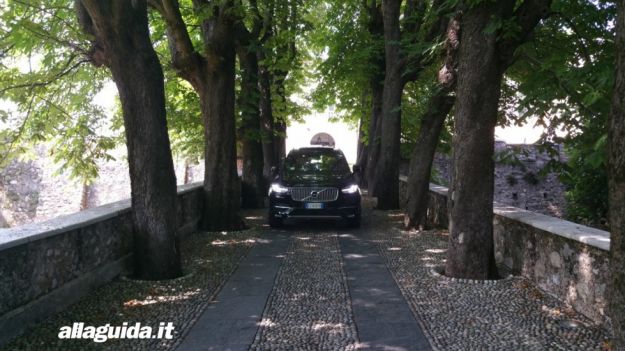 anteriore di nuova volvo xc90