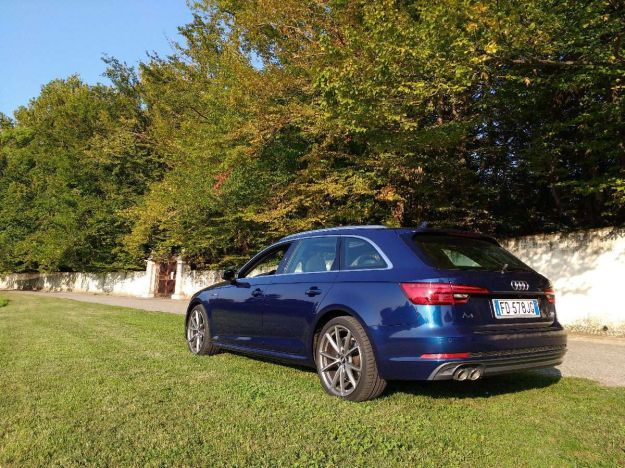 audi a4 avant 2017 laterale posteriore