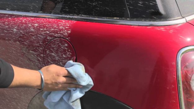 Come funziona il lavaggio auto senz’acqua, a secco?