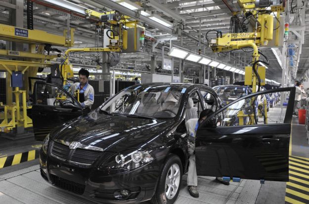 Coronavirus, l’epidemia colpisce anche il mondo auto: in Cina stop alla produzione