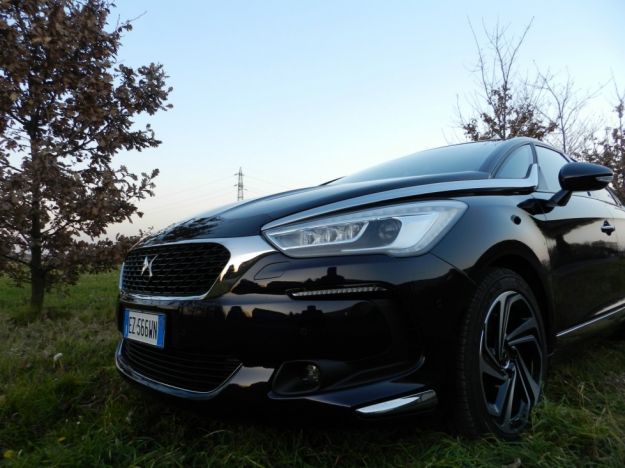 DS 5: prova su strada della 2.0 HDi, prezzi e interni [FOTO]
