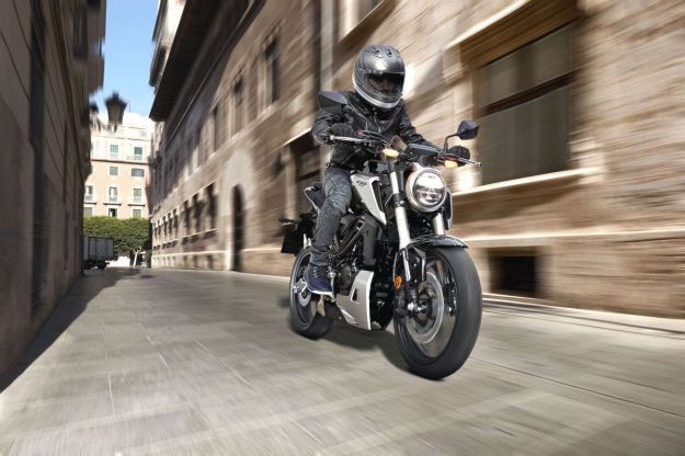 honda cb125r su strada
