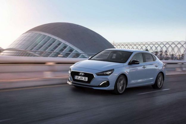 hyundai i30 fastback prova su strada
