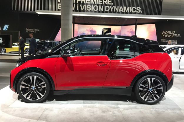 BMW i3s 2018: presentata al Salone di Francoforte 2017 la piccola elettrica pepata [FOTO]