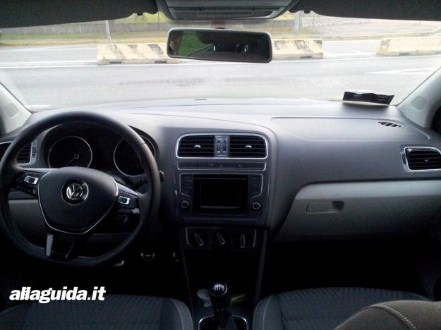 interni di volkswagen polo 2015