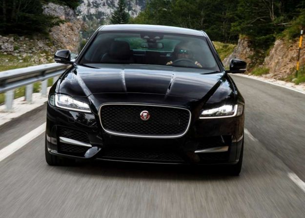 Jaguar XF 2017: prova su strada, interni, prezzo e scheda tecnica [FOTO]