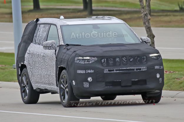 Jeep Yuntu 2018, foto spia: il Grand Wagoneer si ispira al Concept del Salone di Shanghai [FOTO]