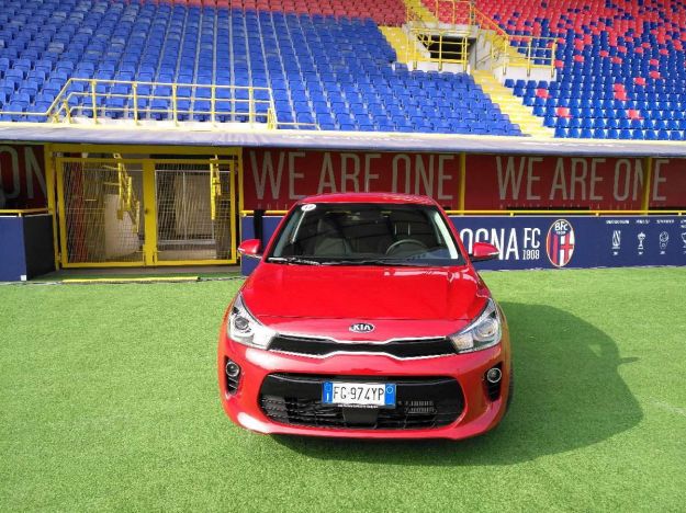 kia rio 2017 vista davanti