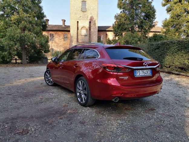 mazda 6 station wagon prova su strada