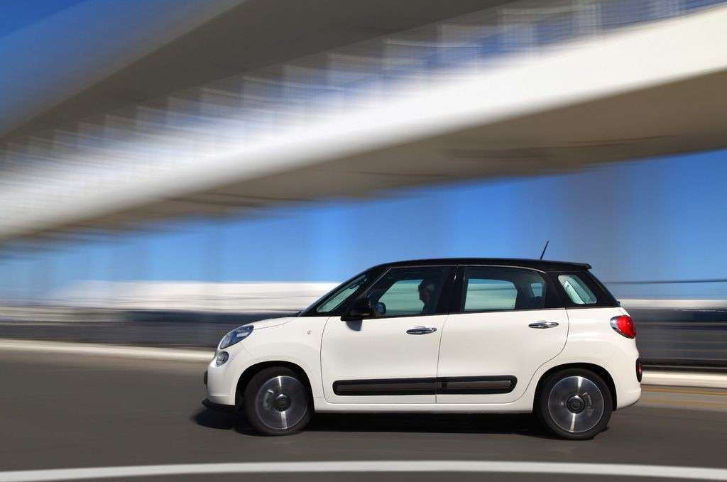 Fiat 500L fiancata 2