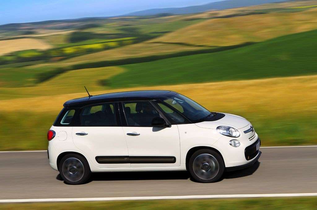 Fiat 500L fiancata