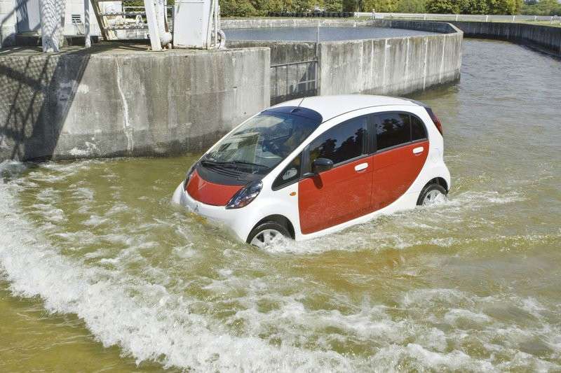 Mitsubishi i-Miev motore acqua
