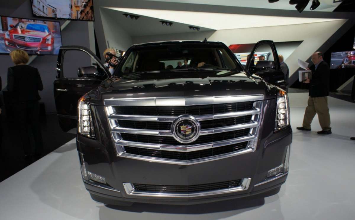 muso dell'Escalade 2015 al Salone di Detroit 2014