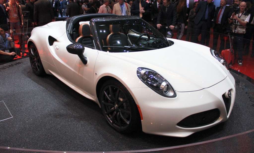Alfa Romeo 4C Spider al Salone di Ginevra 2014