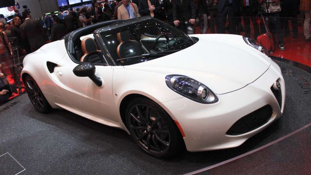 Alfa Romeo 4C Spider anteriore