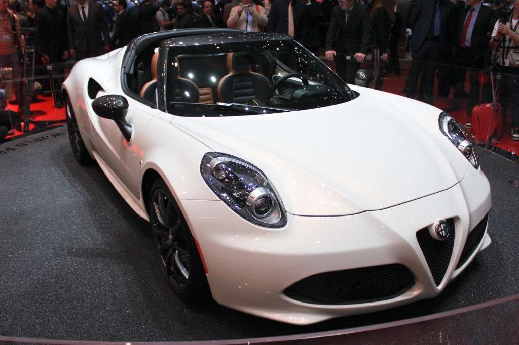 Alfa Romeo 4C Spider nuovi fanali