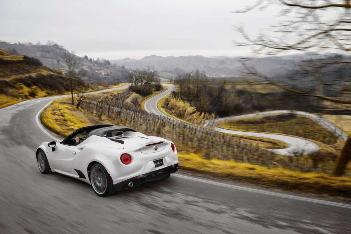 Alfa Romeo 4C Spider su strada